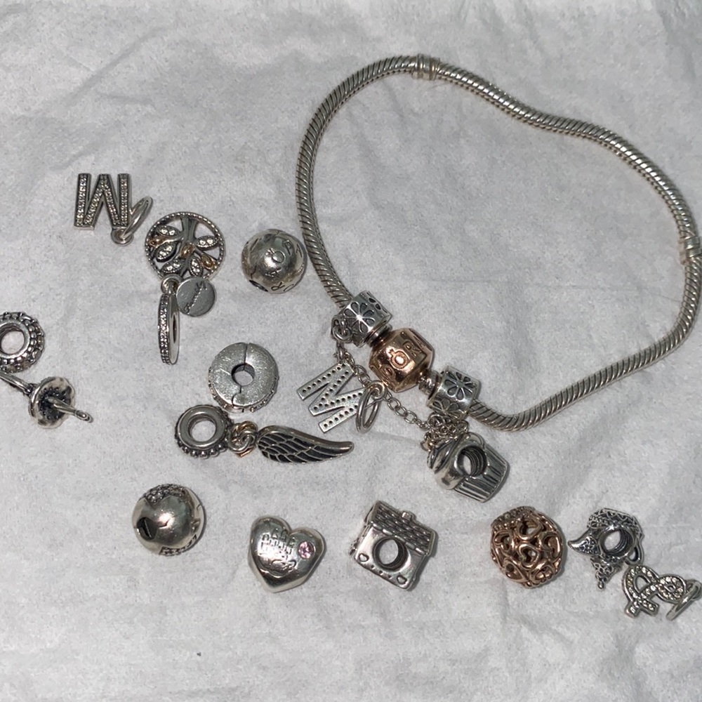 Pandora bracelet with rose gold with 14 charms and safety chain